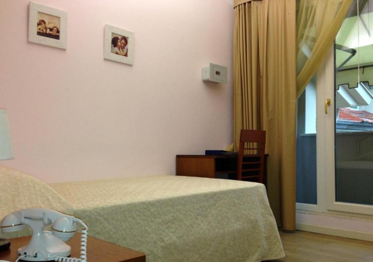 סלסומאג'יורה טרמה Grand Hotel Regina Salsomaggiore חדר תמונה